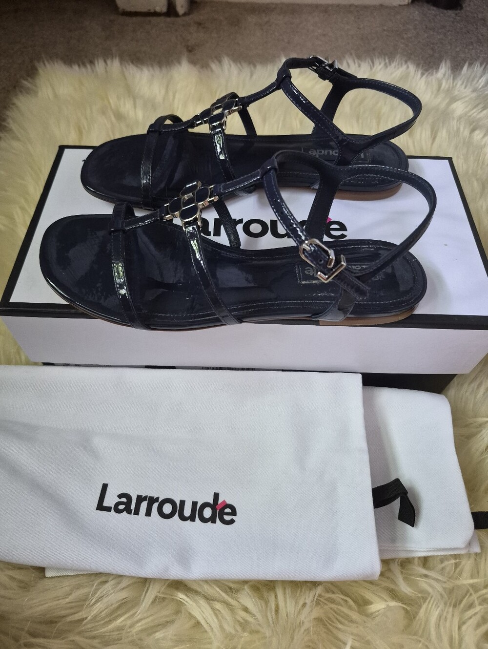 LARROUDE HANA FLAT SANDALS